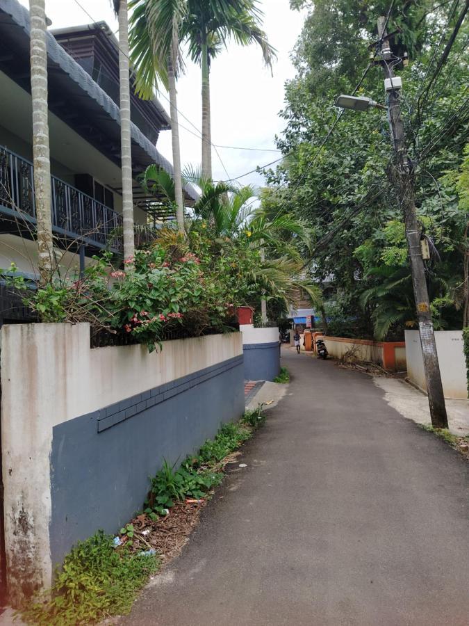 Paradise Inn Guest House Alappuzha Bagian luar foto