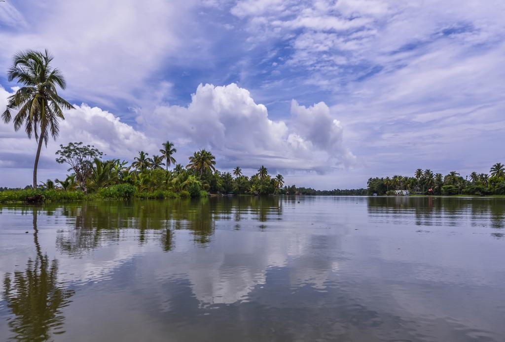 Paradise Inn Guest House Alappuzha Bagian luar foto