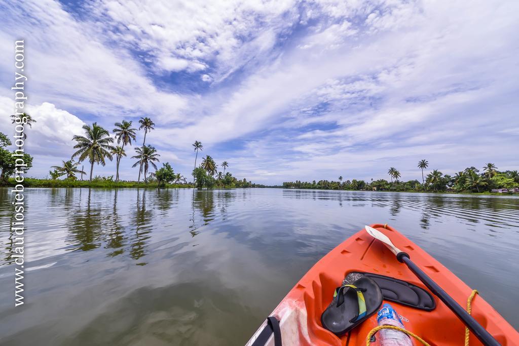 Paradise Inn Guest House Alappuzha Bagian luar foto