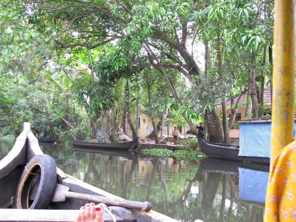 Paradise Inn Guest House Alappuzha Bagian luar foto
